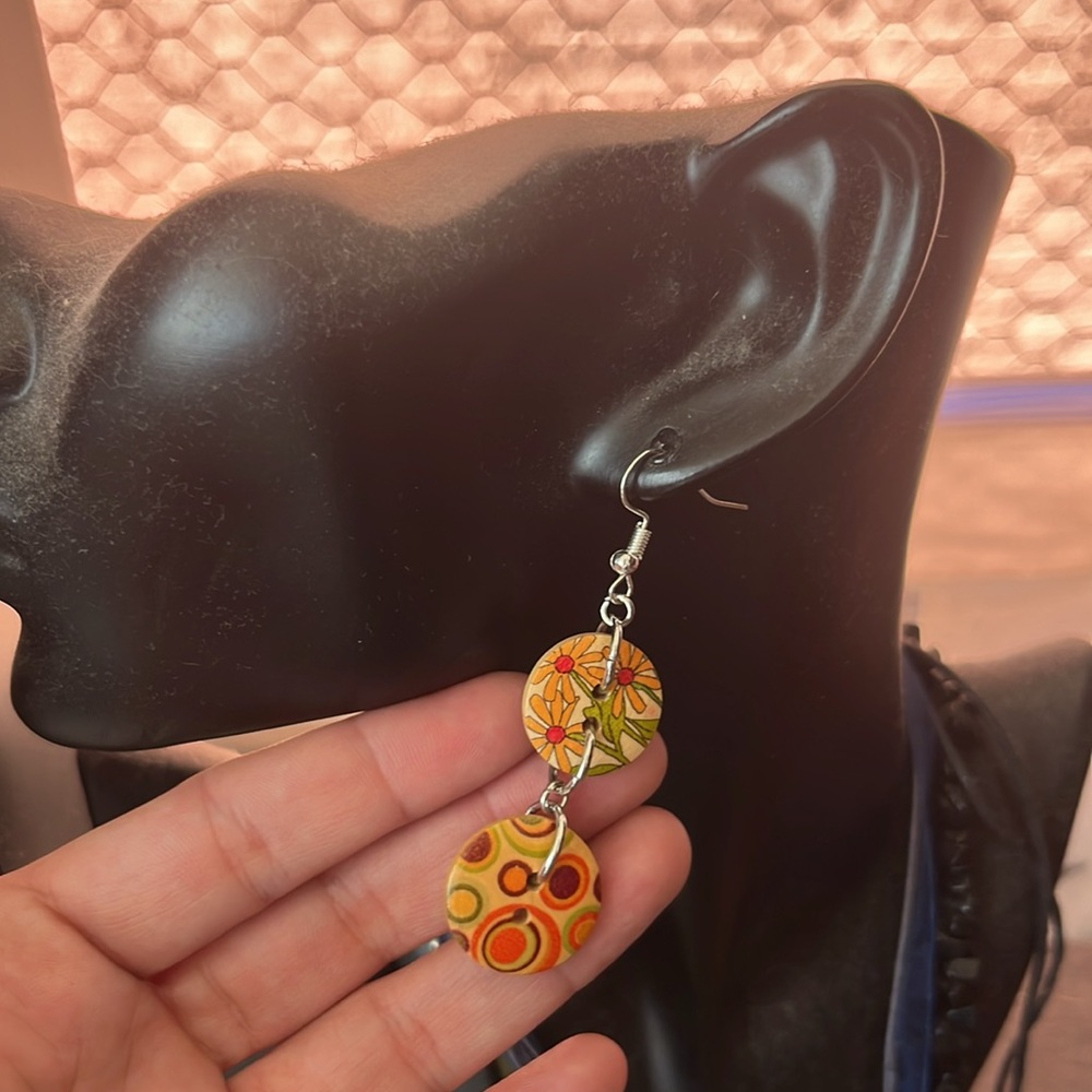 Retro Button Earrings - Picture 3 of 4